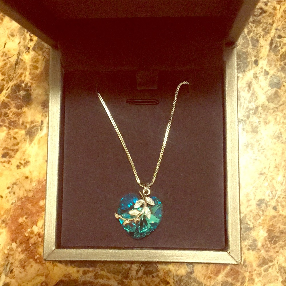 💙NWT Gorgeous Crystal Heart Necklace 💙